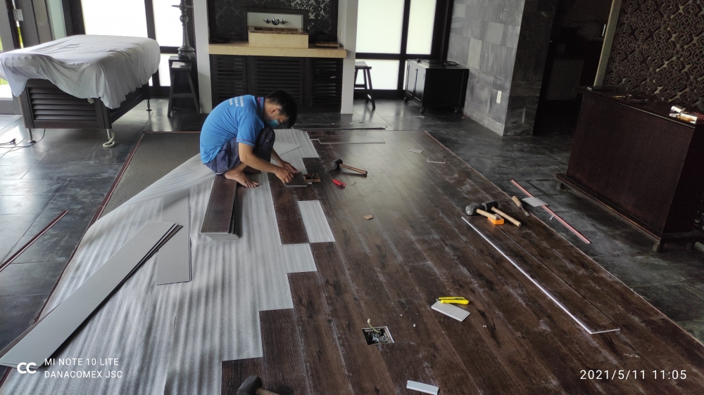 Cung cấp thi công sàn nhựa 4mm hèm khóa 14 căn Spa Resort Nam Hải - Hội An