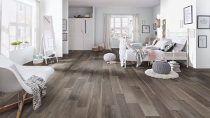 Thi công sàn gỗ công nghiệp hay sàn gỗ tự nhiên sẽ tốt hơn